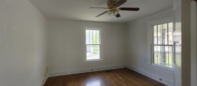 Building Photo - Affordable Downtown 3 Bedroom Rental
