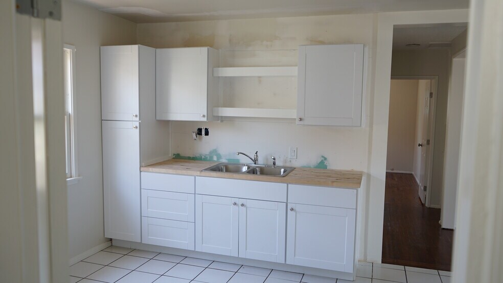 kitchen - 9628 Broadway