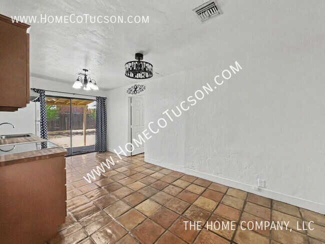 Building Photo - 4564 E Seneca St