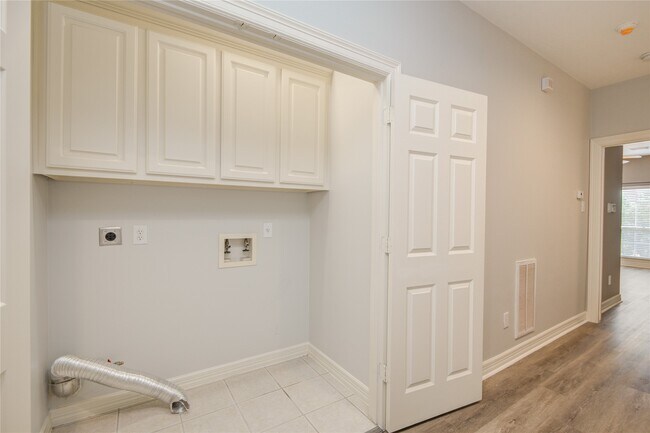 Building Photo - 13619 Brookbluff Ln