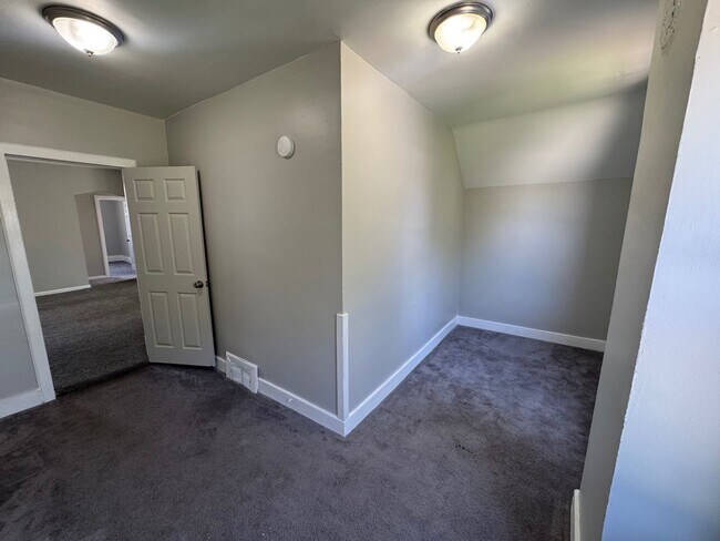 Building Photo - 4068 E 74th St