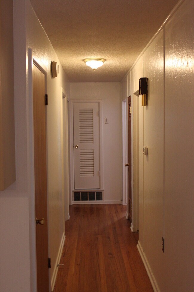 Building Photo - Updated 4 Bedrooms/2 Full Baths /2 Living Areas/2-car Garage