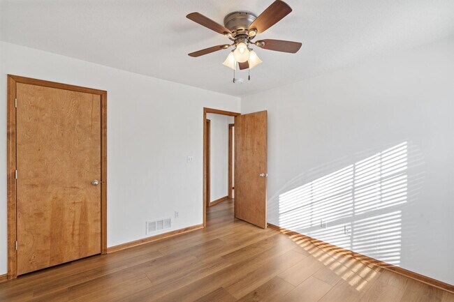 Building Photo - 5104 Sandstone Dr