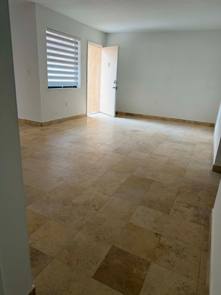 Building Photo - 341 W Park Dr