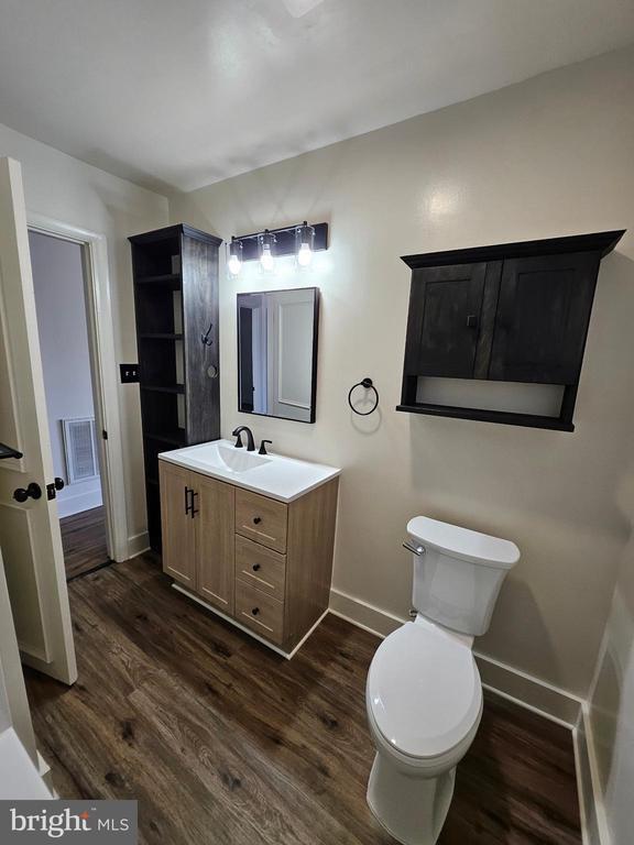 Building Photo - 729 Faulkner Ave