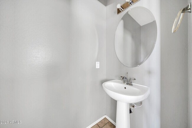 Building Photo - 7770 W Alvarado Rd