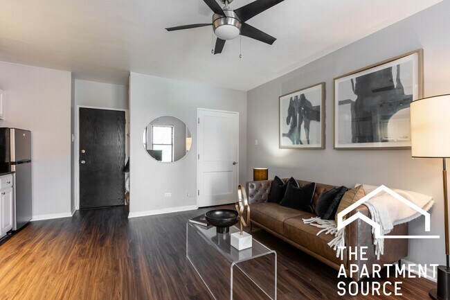 Building Photo - 1140 N La Salle Dr