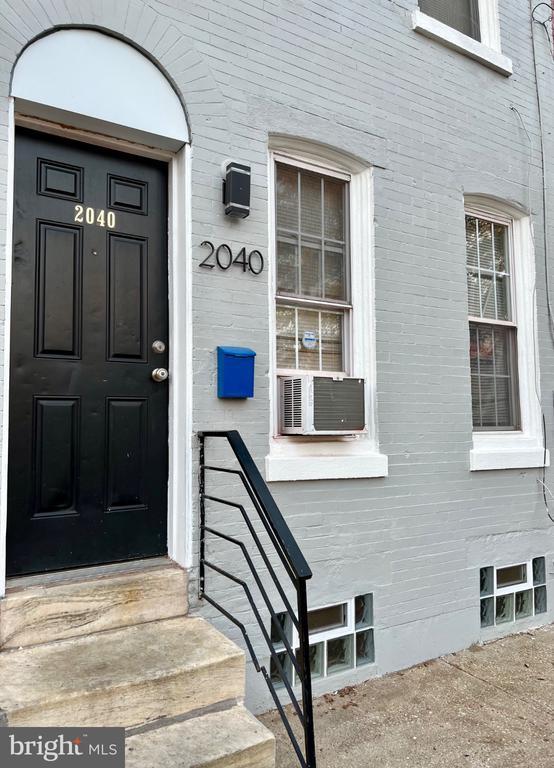 Building Photo - 2040 N Darien St
