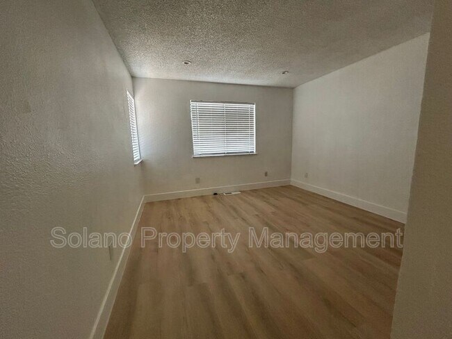 Building Photo - 1970 Grande Cir