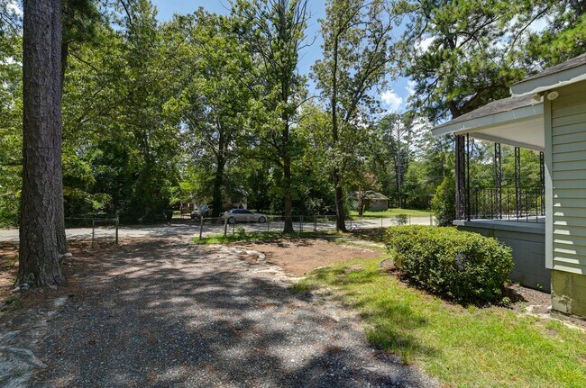 Building Photo - Charming 2 Bedroom Home, close to USC & lo...
