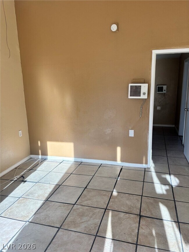 Building Photo - 1118 Laurel Ave