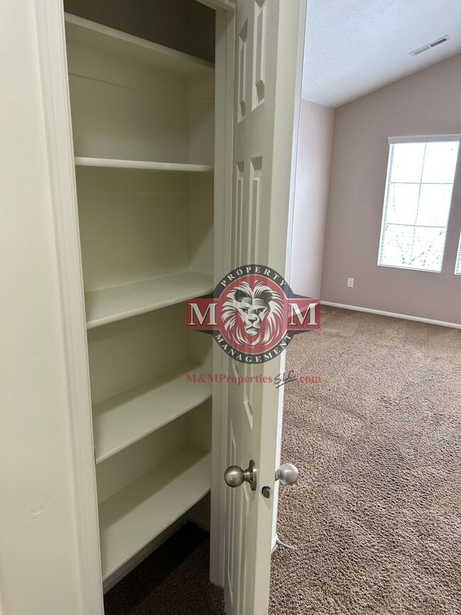 Building Photo - Beautiful 3 Bed 2.5 Bath - 2 Story Home in...