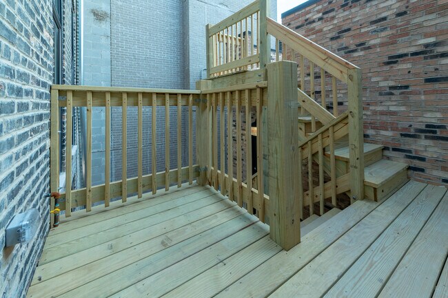 Building Photo - 28 N Throop St