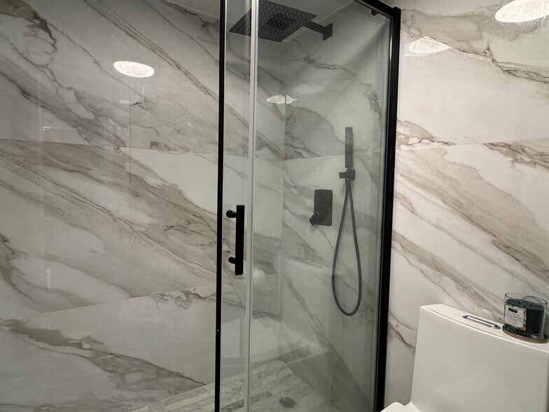 Building Photo - 305 N Pompano Beach Blvd