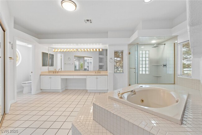 Building Photo - 3004 Sun Lake Dr