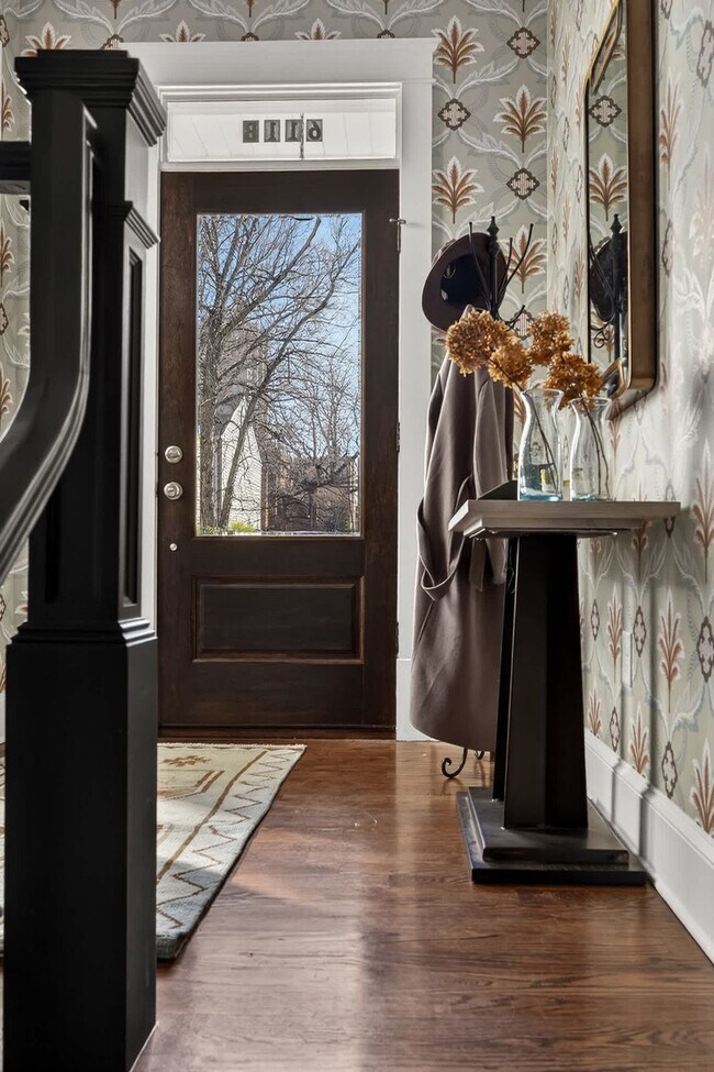 Building Photo - 611 N Pine St