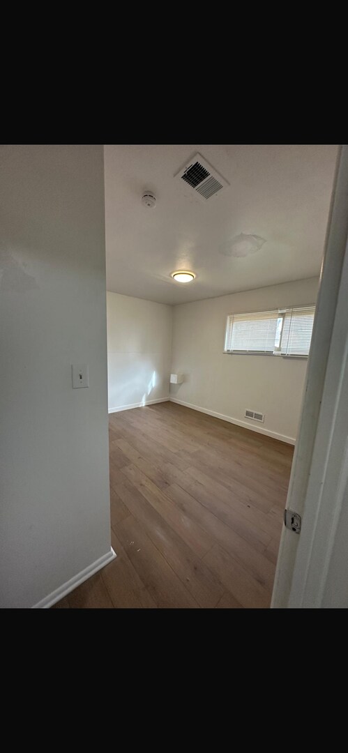 Building Photo - This is a 4 bedroom 1 bathroom house it has a spacious living room and full kitchen that comes wi...