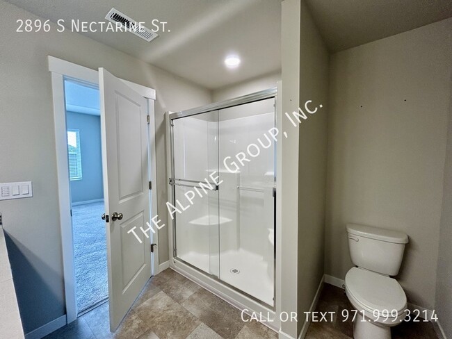 Building Photo - Cornelius Townhome - HALF OFF First Month!