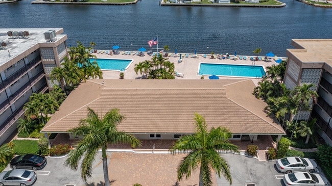 Building Photo - 2008 S Federal Hwy