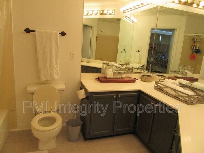 Building Photo - 8441 E Cypress Point Ct