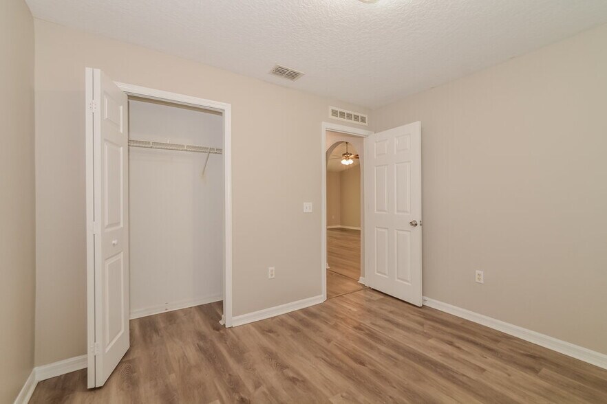 Building Photo - 2104 Aitkin Loop