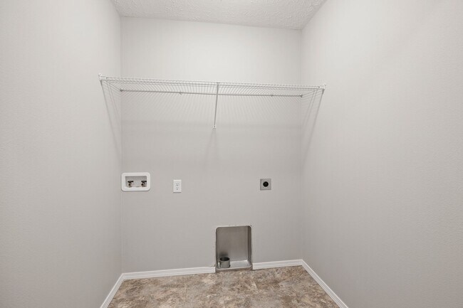 Building Photo - Fenced in duplex, Republic MO