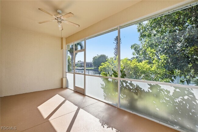 Building Photo - 1012 SE 5th Terrace