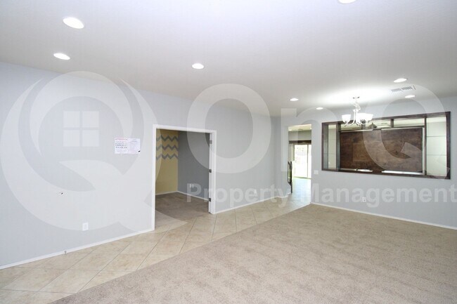 Building Photo - 3159 E Chisum Ln