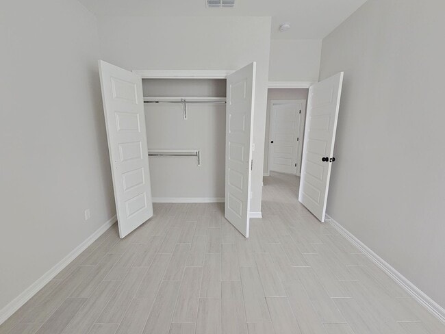 Building Photo - 1019 N Woodson Ave
