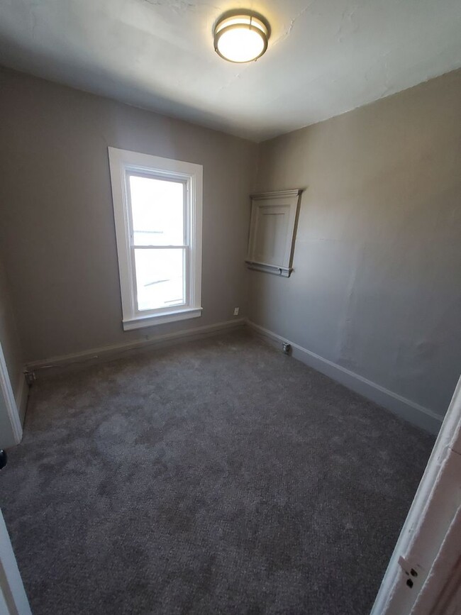Building Photo - 1320 Kewaunee St