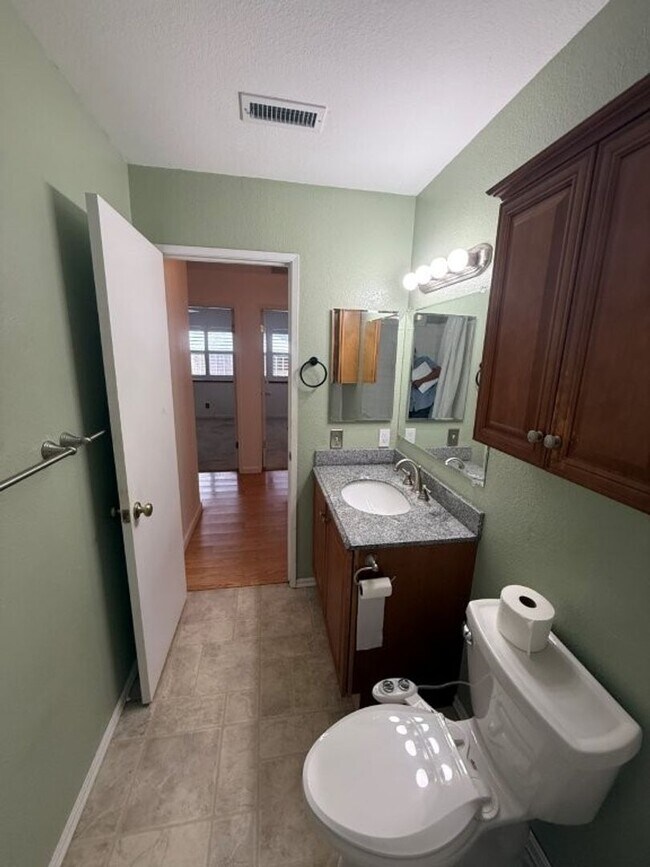 Building Photo - Modern 4 Bedroom One Story *Vacaville