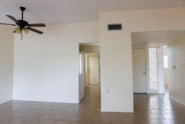 Building Photo - 830 W Rio-Altar