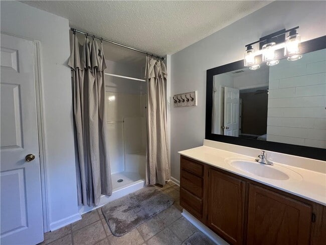 Building Photo - 313 Ridge Hill Cir