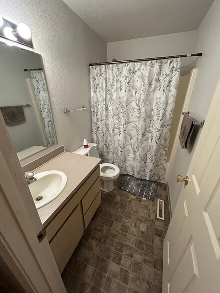 Building Photo - 1461 Northwood Dr