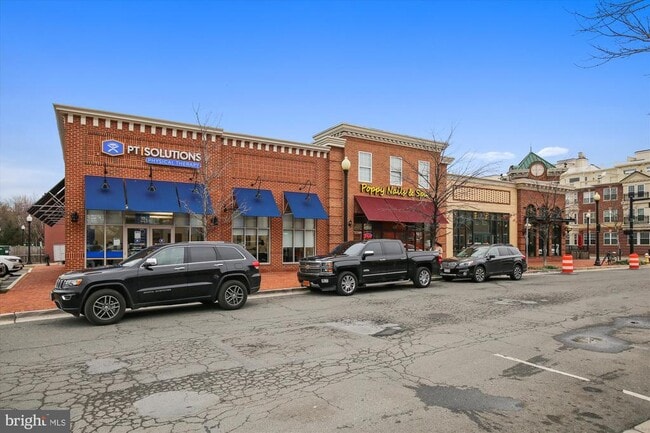 Building Photo - 221 S Fayette St