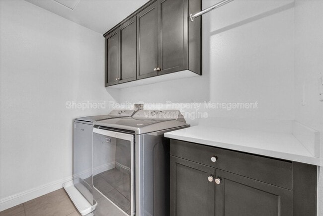 Building Photo - 12167 Chutes Ct