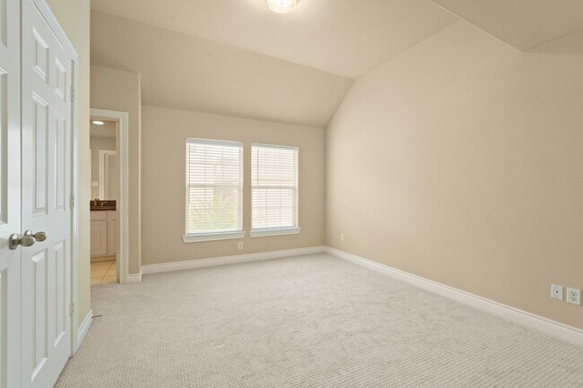 Building Photo - 2615 Cheshire Oaks Dr