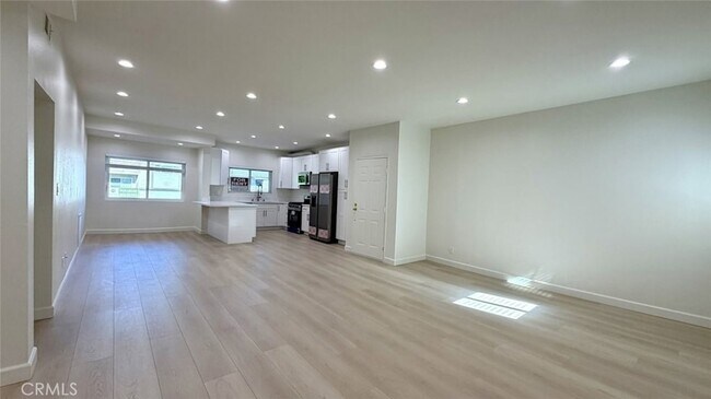 Building Photo - 310 E Providencia Ave