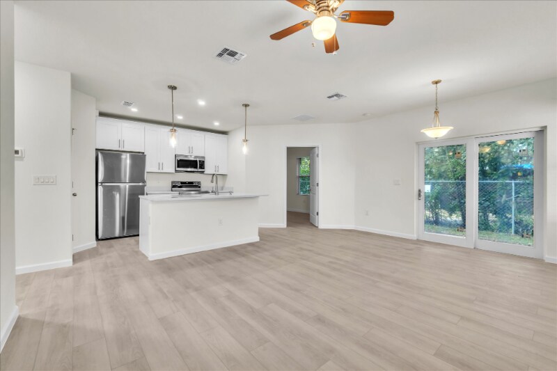 Building Photo - 652 Kensington St