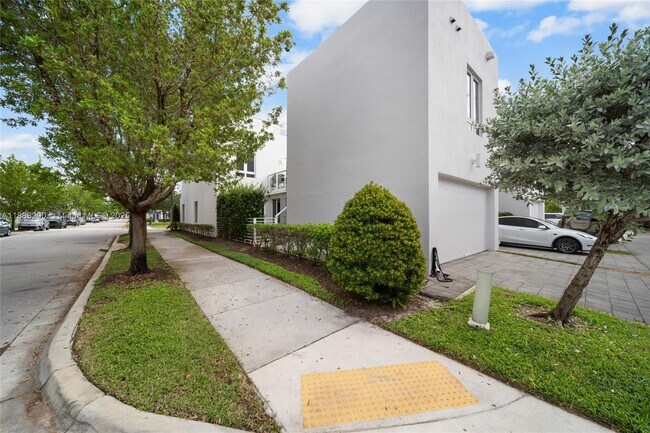 Building Photo - 10560 NW 64th Terrace