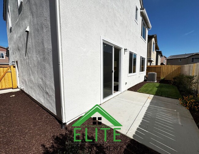 Building Photo - Spacious 4-Bedroom Home in Prime Folsom Lo...