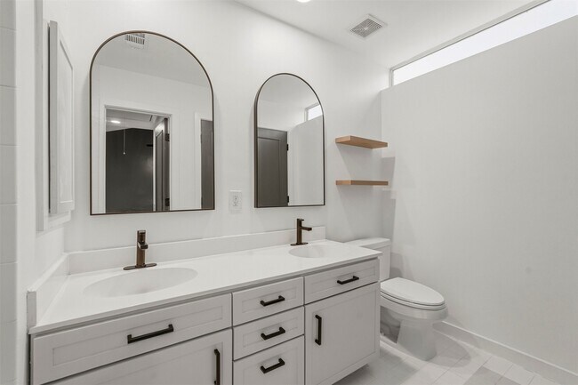 Building Photo - 6121 Gehring St