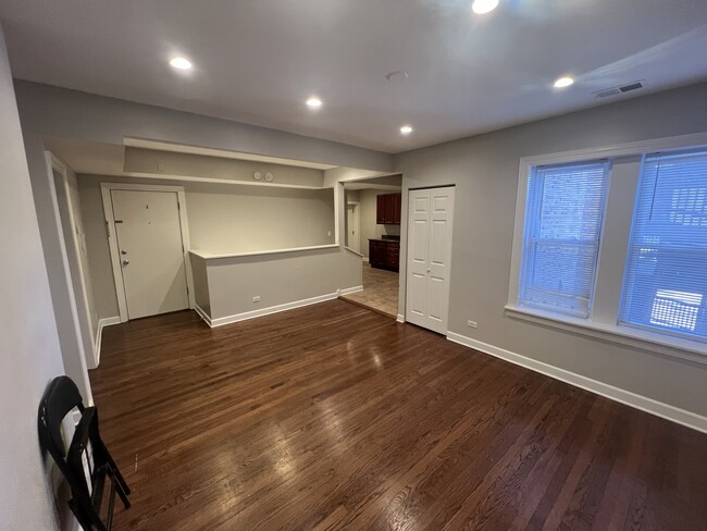 Building Photo - 9100 Lamon Ave