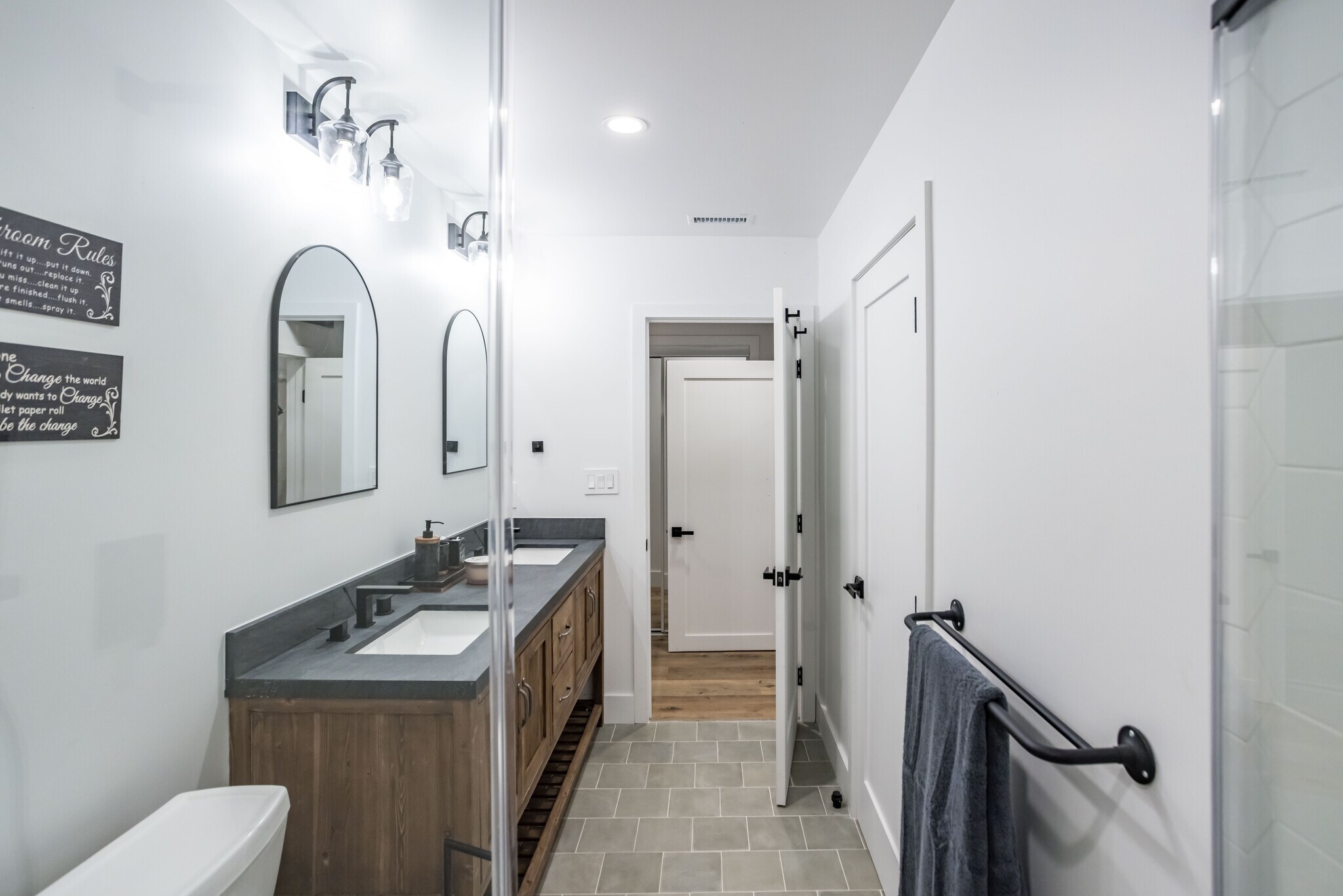 Building Photo - 19119 Ingomar St