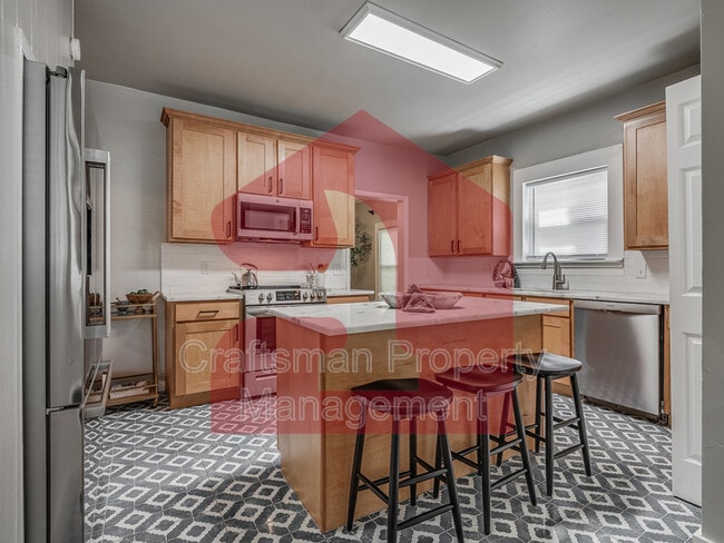 Building Photo - 1501 Gladstone Terrace