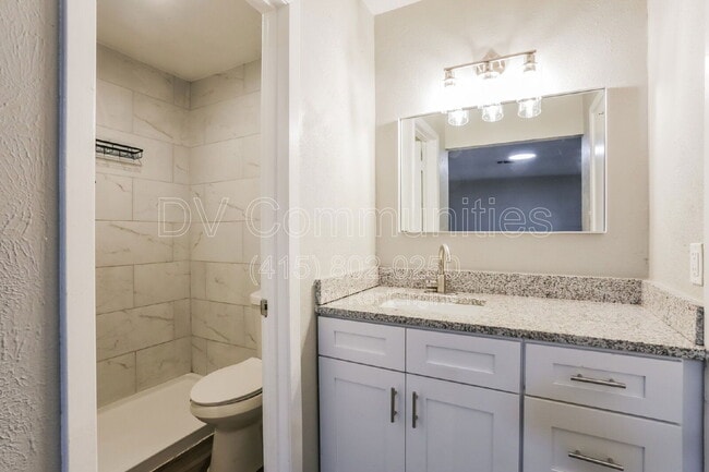 Building Photo - 2901 Creston Ave