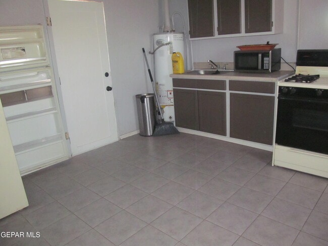 Building Photo - 4409 Madera Ave