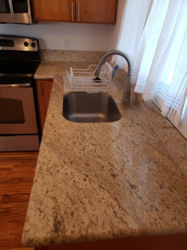 Building Photo - Private 1 bed 1 bath Windward Oahu