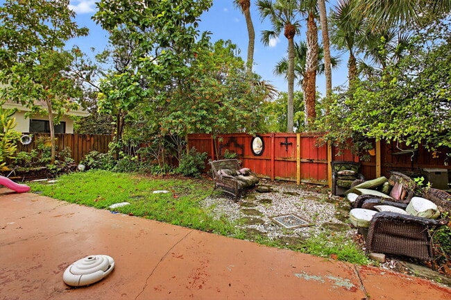 Building Photo - 7576 Sierra Terrace E
