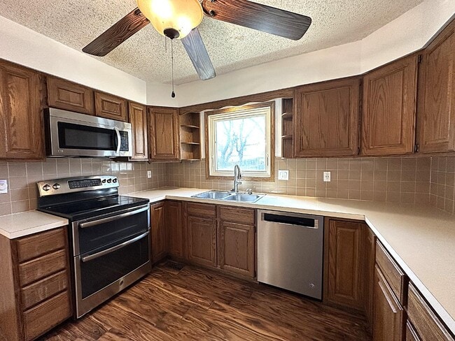 Building Photo - 8541 E Mount Vernon St